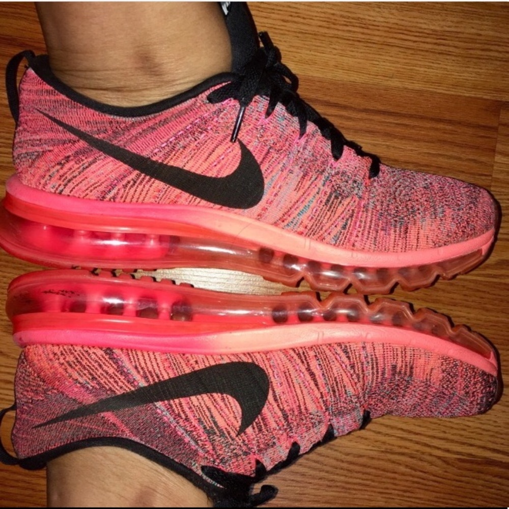 Nike FLYKNIT Max 💓🧡💙🖤💓